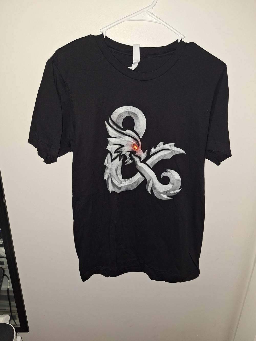DUNGEONS & DRAGONS Men's Black Graphic Dragon Ampersand Tee NWOT